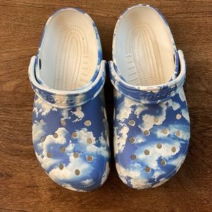 CROC Classic Clogs - Clouds Print ☁️☁️☁️